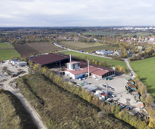 Luftaufnahme des Biomasseheizkraftwerks BioEnergie Taufkirchen